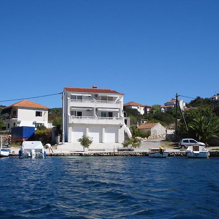 Vinišće Apartments Mirko מראה חיצוני תמונה