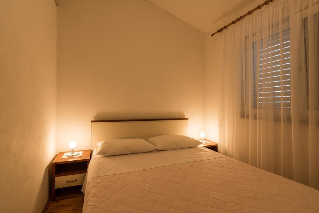 Vinišće Apartments Mirko מראה חיצוני תמונה