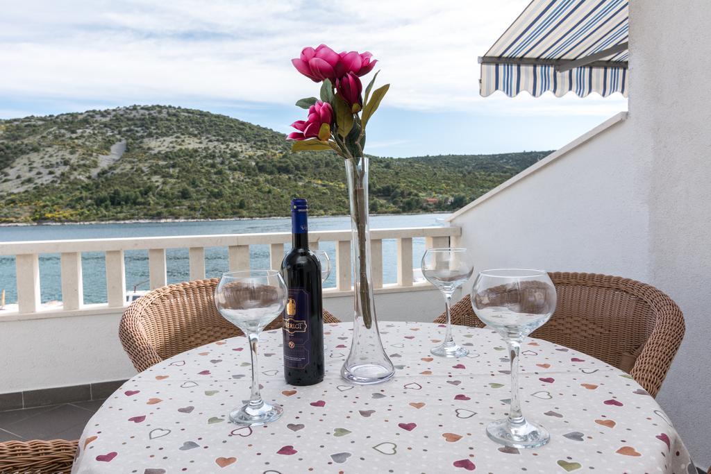 Vinišće Apartments Mirko מראה חיצוני תמונה